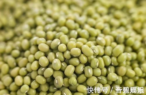 长寿|人到中年想长寿,要多吃3种食物,能够软化血管,延缓衰老