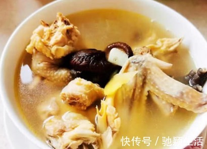 鲜香|炖鸡汤时该不该焯水大厨教你“2必做1不做”，肉质鲜香软嫩不腥