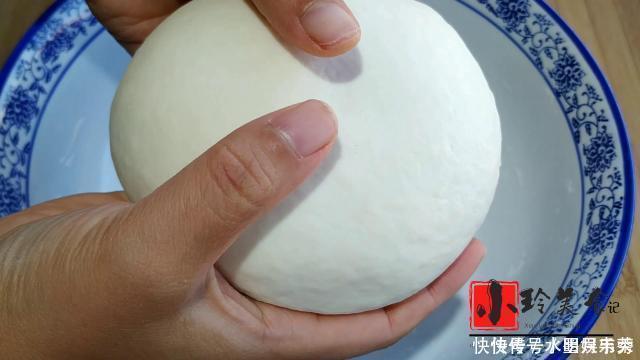 烙饼为什么发干发硬大多人以为用开水烫面,抹很多油,其实都错