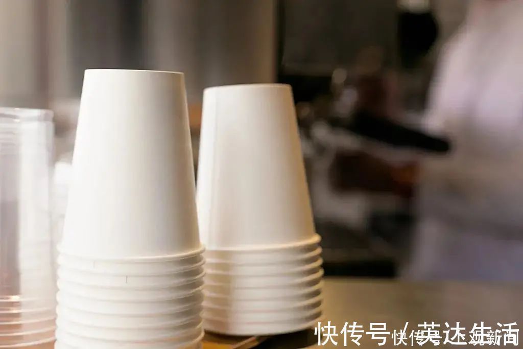 陶瓷杯|用错水杯等于喝“毒”!玻璃杯、不锈钢杯……最安全的水杯居然是?