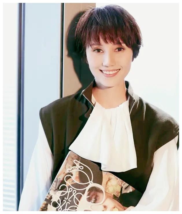 发型|40岁女人发型别瞎剪,今夏流行这5款“减龄”短发,显年轻很洋气