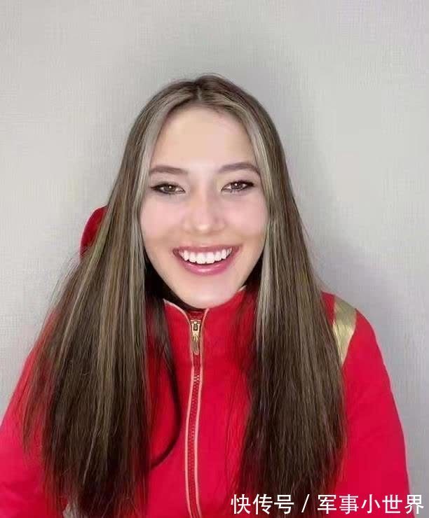 奧運冠軍谷愛凌直播首秀，連麥張藝興，聊到吃的直接開始報菜名