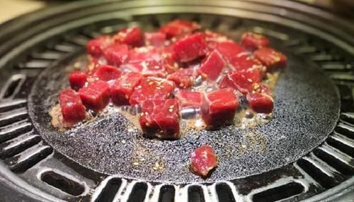 聪明人|聪明人吃自助餐,会拿这3种“隐形贵菜”,最后一种让人意外