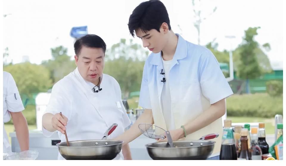 黃曉明|《中餐廳》第二期爆了？龔俊笑聲太魔性、寧靜變臉超快，收視穩(wěn)了