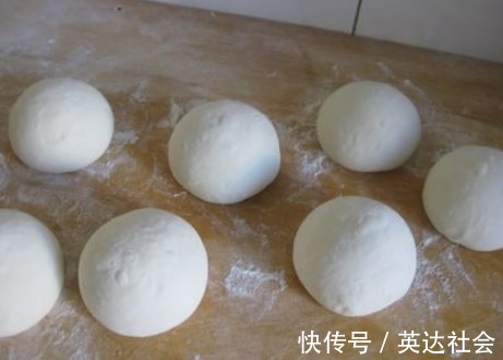 酵母|蒸馒头，别直接上锅蒸！教你3揉2发，馒头雪白松软，清甜蓬松