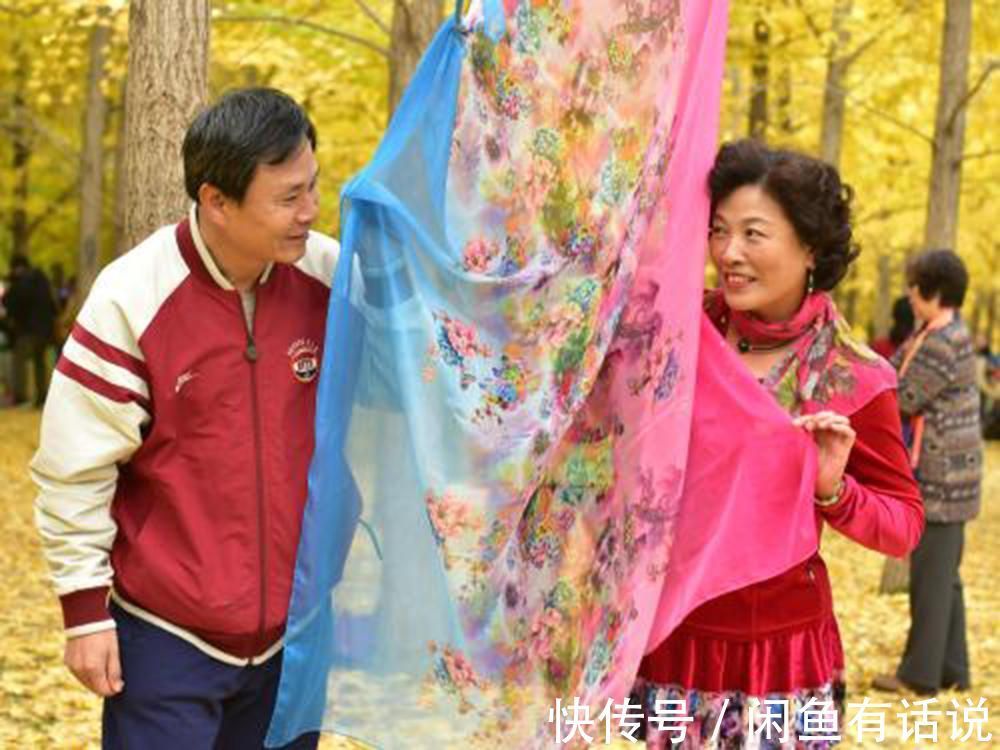 韩国|中年阿姨别穿太艳,学50岁韩国博主穿“素色”更耐看,优雅又高级