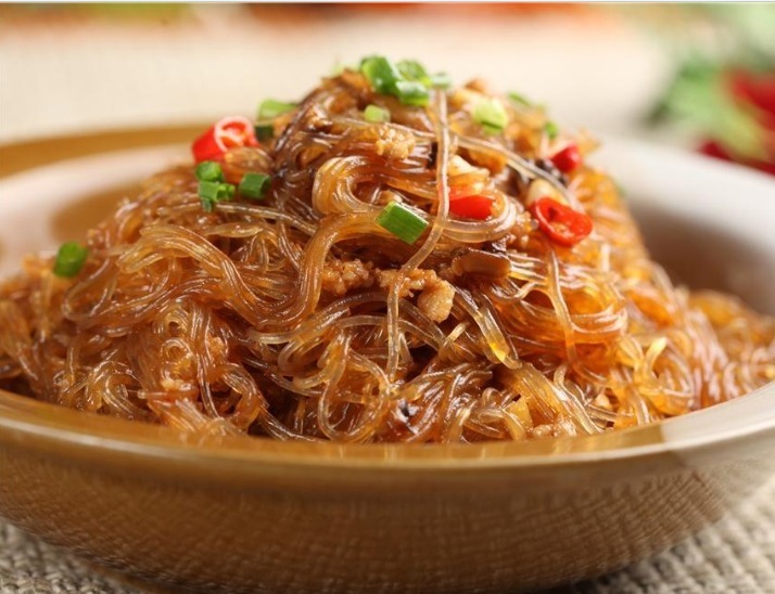 59岁大厨说:炒粉丝时,别焯水后就炒!少了这1步,粉丝肯定粘锅