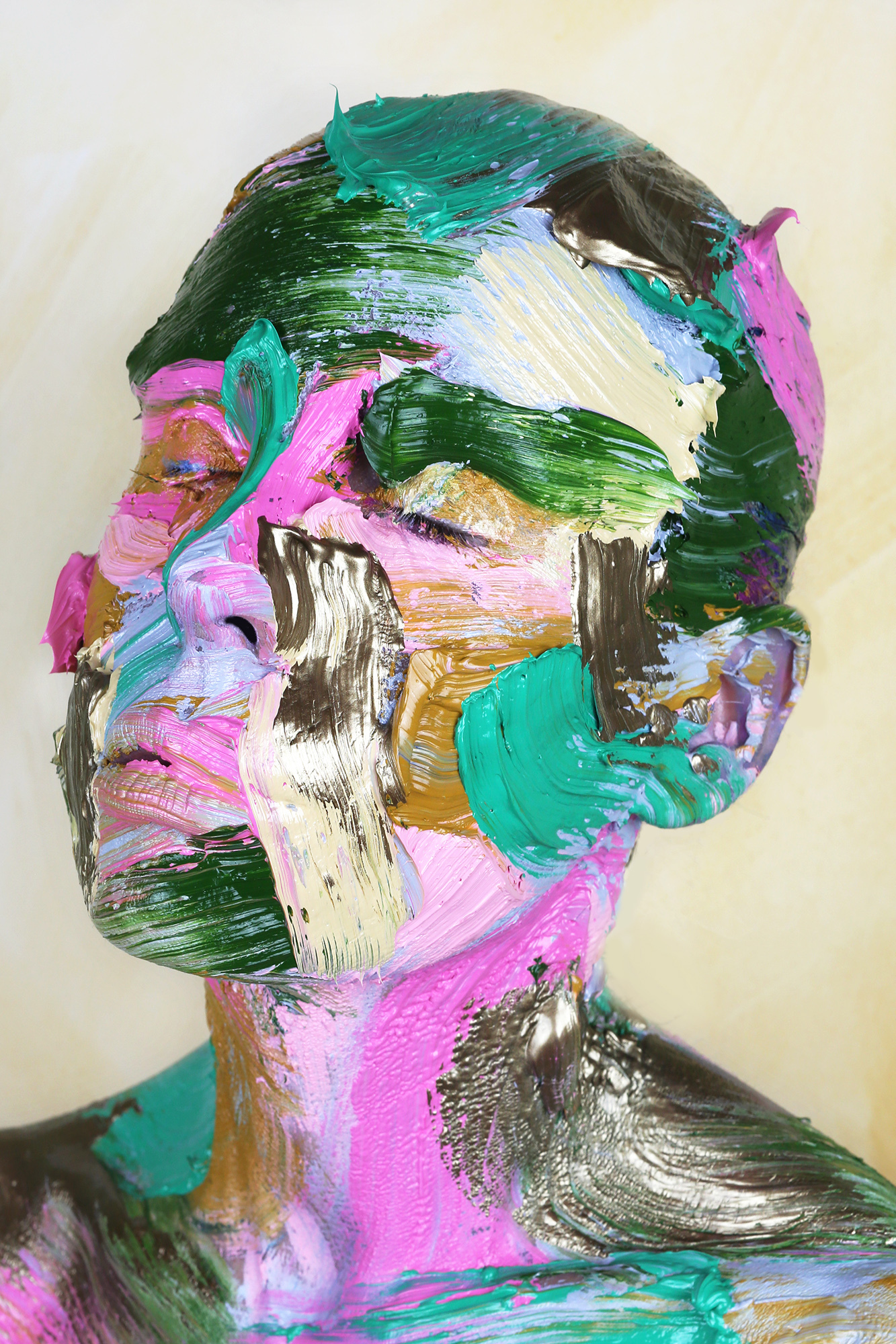 索菲·德里克@你见过在画布上画画的,可你见过在自己头上画油画的吗