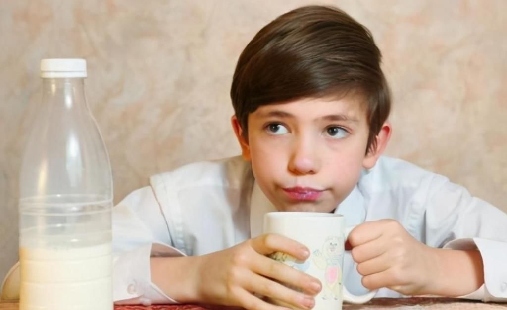 钙片|兄弟俩一个天天吃钙片,一个天天喝牛奶,5年后成最萌身高差