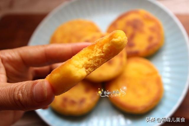 玉米面这样做简单快捷，暄软喷香，比包子馒头好，中老年人要多吃