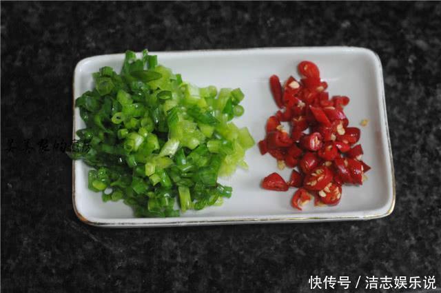 这鱼没有一根刺,特别适合孩子吃,做法简单,入锅一蒸细嫩开胃