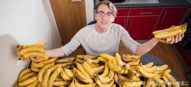 每周|英国小伙把香蕉当主食,不听医生的劝告,每周吃掉150根香蕉!