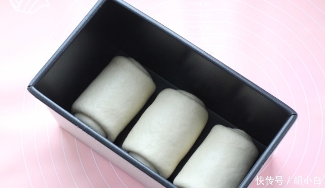 发酵|吐司面包的经典做法,无需加蛋组织细腻柔软,奶香浓郁值得等待!