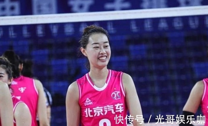 比赛|中国女排新长城出现!三位副攻小将表现亮眼,17岁天才初露锋芒