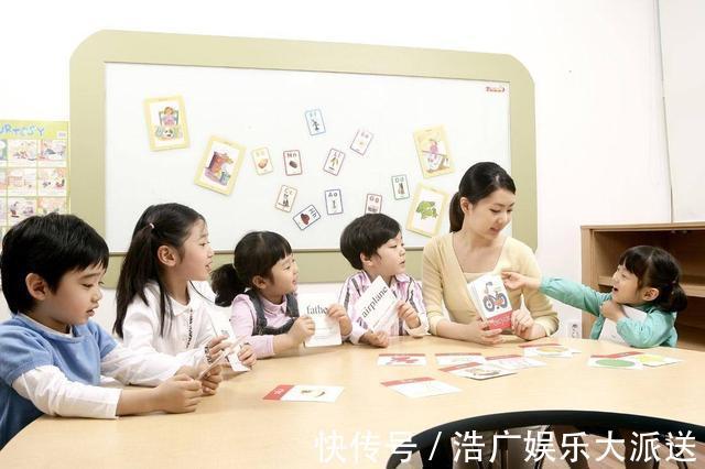 脸色|儿子去上幼儿园,宝爸在包里放了根录音笔,回家听完后脸色很难看