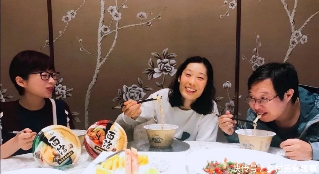 朱婷小妹:姐姐靠自己改换门庭,她名校就读