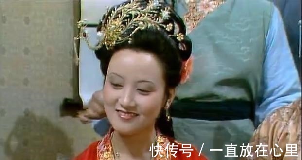 贵妇#王熙凤为何要把一个丫鬟探亲操办成“贵妇省亲”?