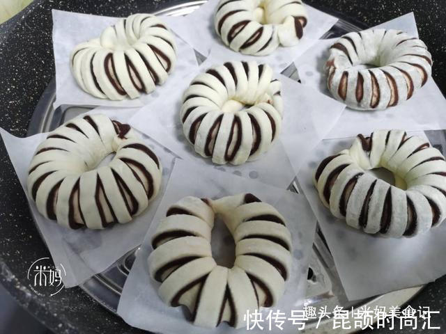 馒头|我家面粉从不蒸馒头,试试这做法,1次做8个,出锅瞬间扫光,赞