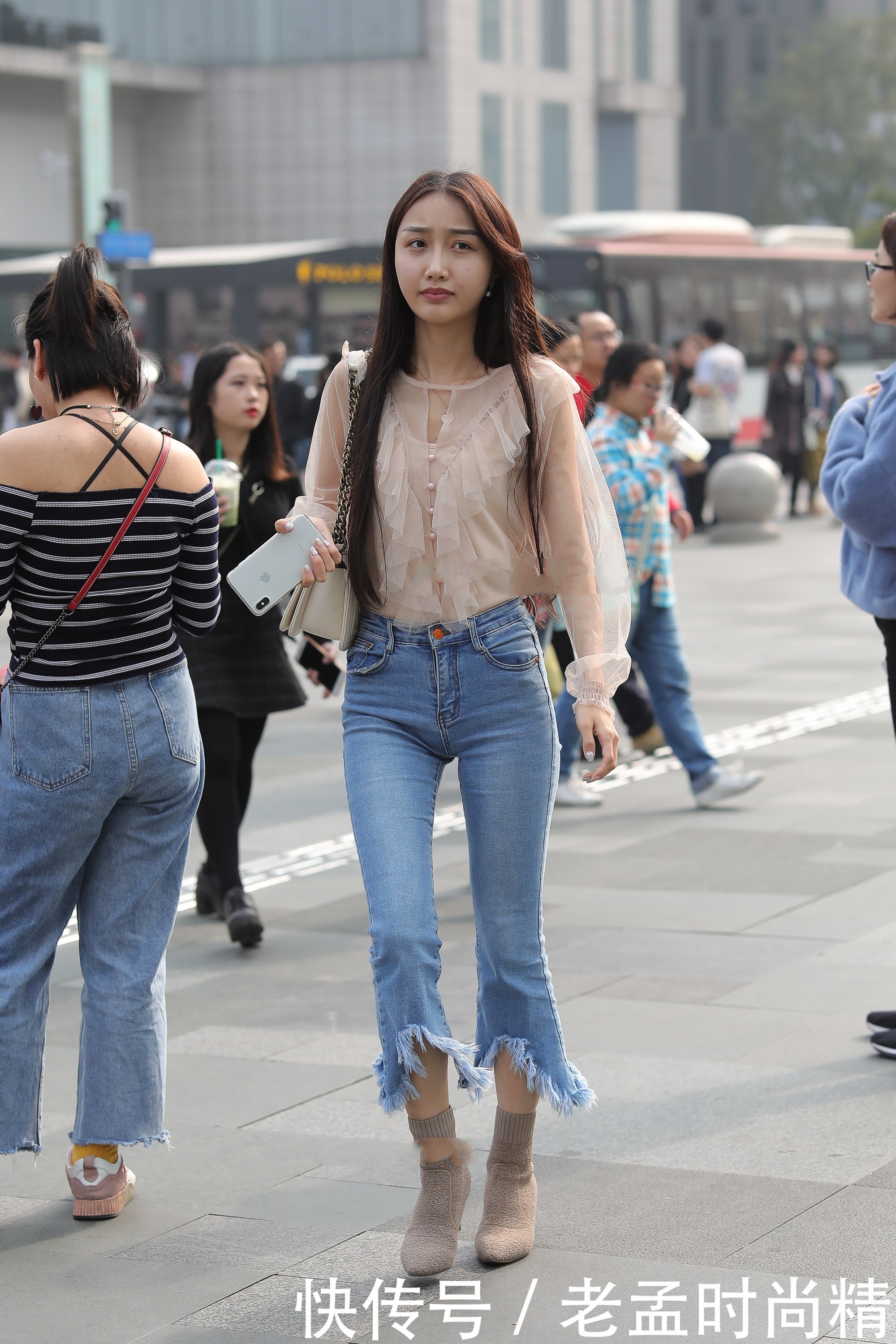 颜色|牛仔裤的时尚感超乎我们的想象,散发出洒脱与高级感