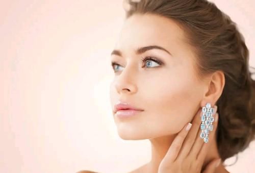 它被称为“驻颜水”，女人别舍不得喝，美白淡斑，脸色红润有光泽