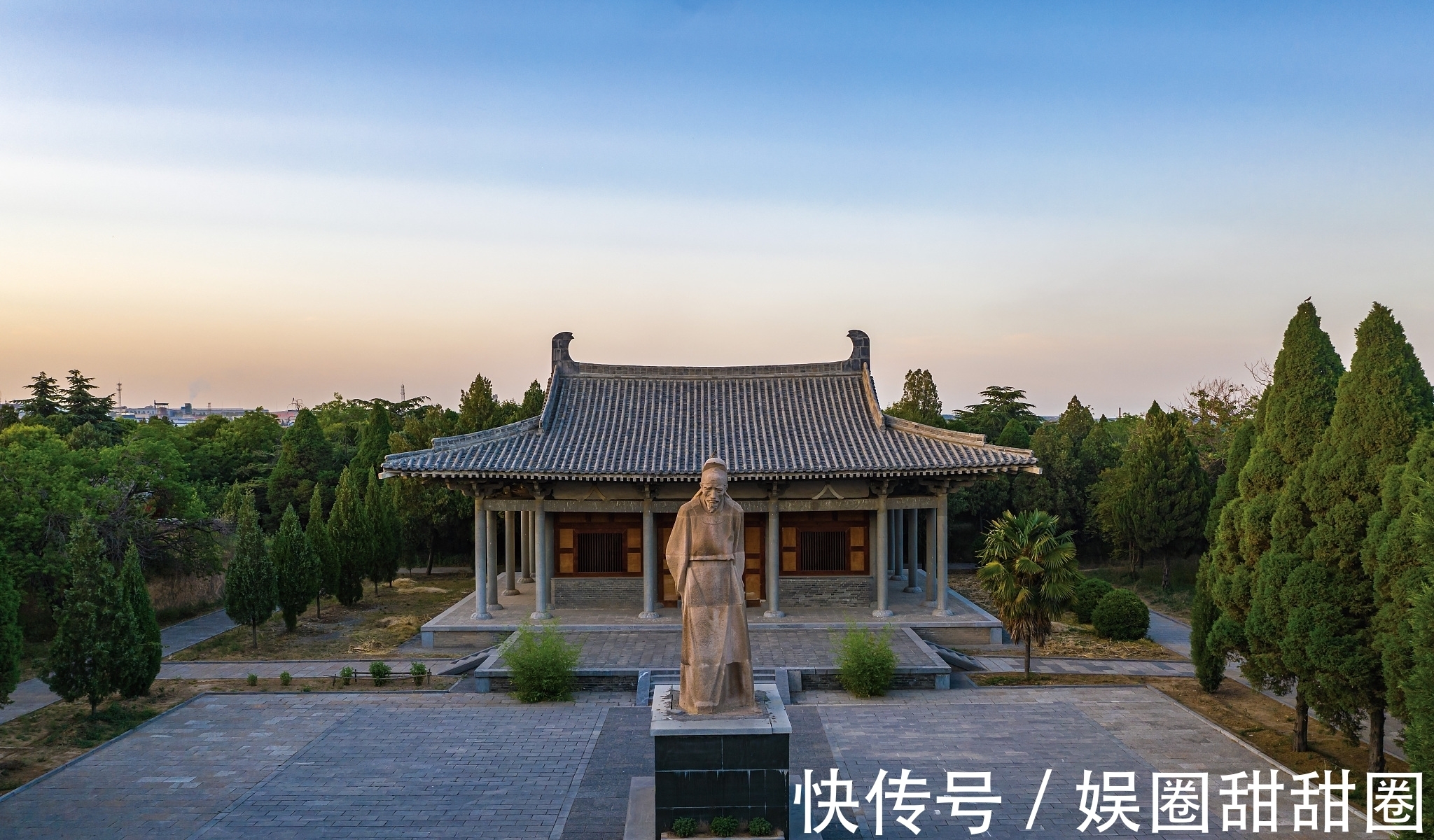 桃竹杖引赠章留后|杜甫看到桃竹杖，有《桃竹杖引赠章留后》一首