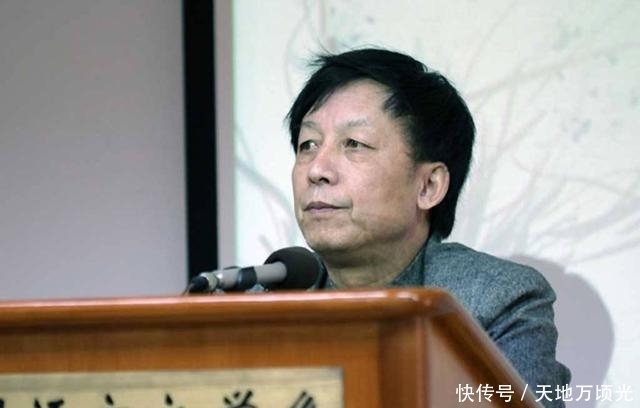 易中天中年:穷得连一块钱的烟也抽不起,只能带着女儿住30平老屋