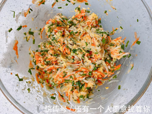 萝卜丸子|炸丸子牢记3点，丸子外酥里软，放凉也不干不硬，好吃到停不下来