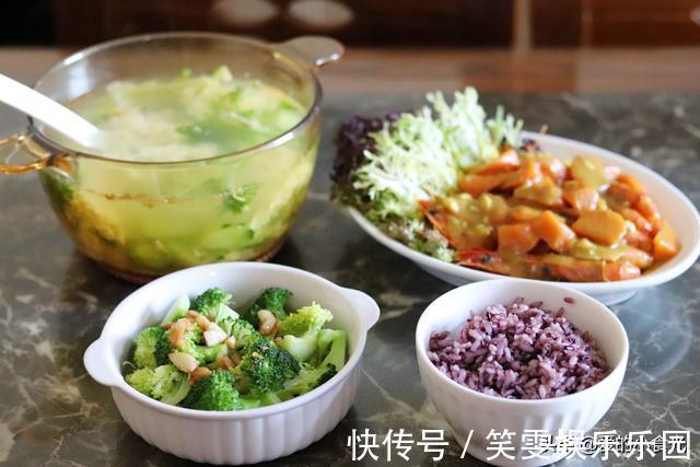 蛤蜊蒸蛋|母女仨的午餐,瞬间走红朋友圈,网友:难怪孩子个高体形匀称