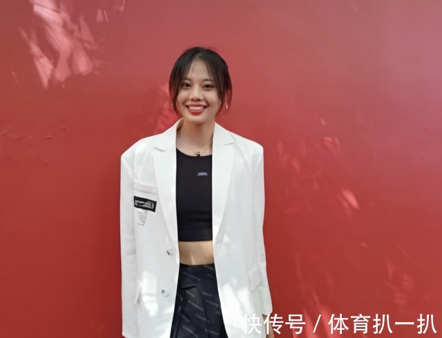 马甲线|女排奥运冠军旅游大秀腹肌,马甲线抢镜,龚翔宇变化大,又美又飒
