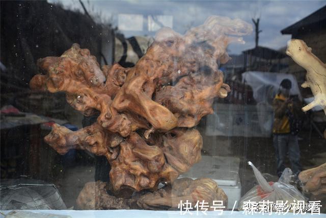 李大师|倔强老头潜心根雕30年，两层土楼堆满获奖作品，不卖钱甘守贫寒
