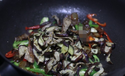 抢手|这菜新鲜又常见,晒成干真抢手,和腊肉是绝配,一次晒10斤都不够