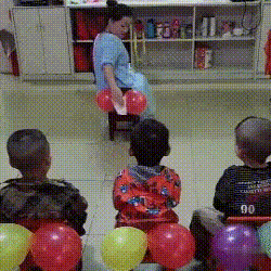 狗子|“一男子为了庆祝好友退役归来,竟女装欢迎?”哈哈哈哈