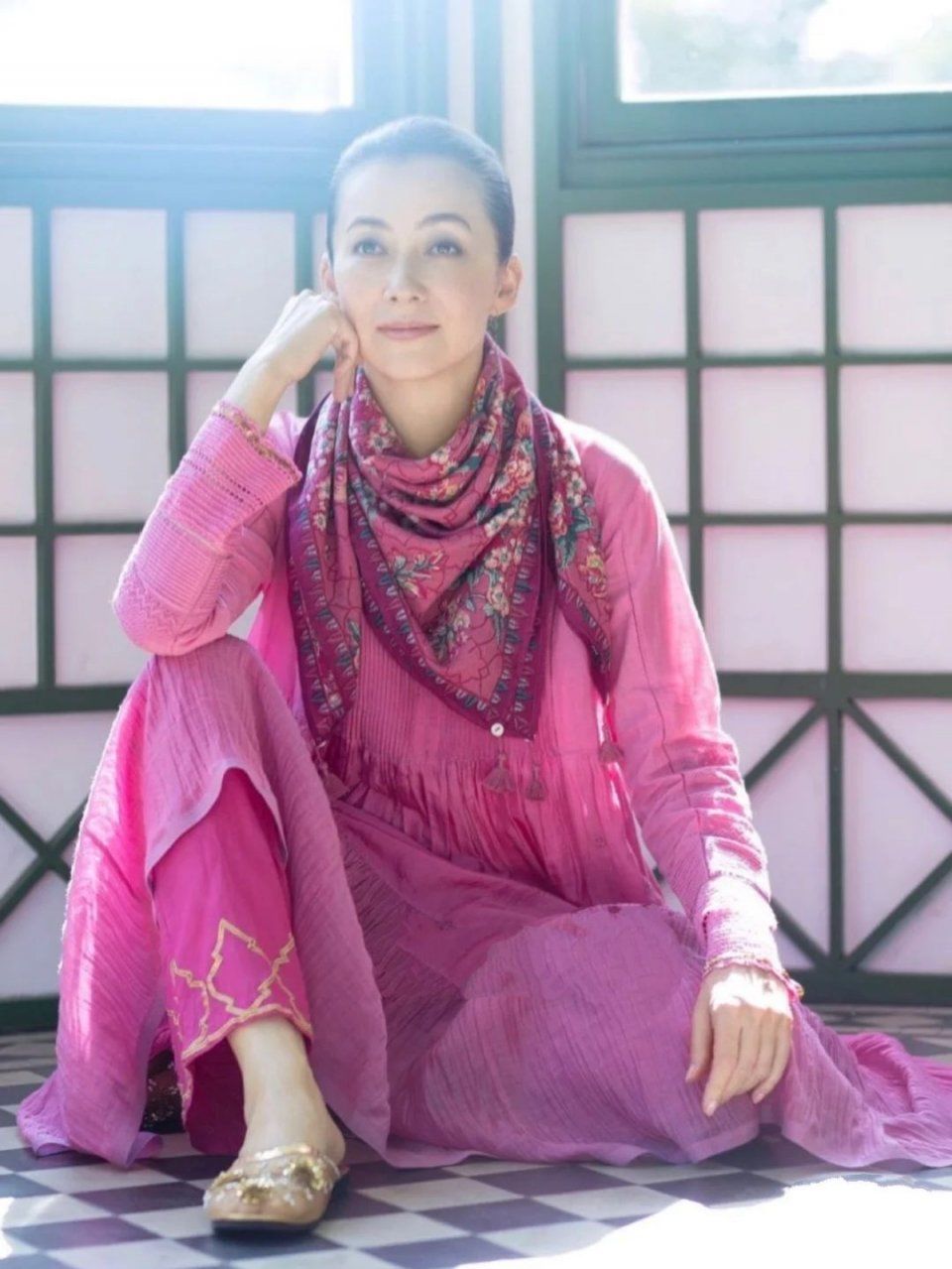女人年近60怎么穿 看57岁的日本博主就知道 这才是优雅典范 粉紫色 女人年近60怎么穿 看57岁的日本博主就知道 这才是优雅典范 粉紫色