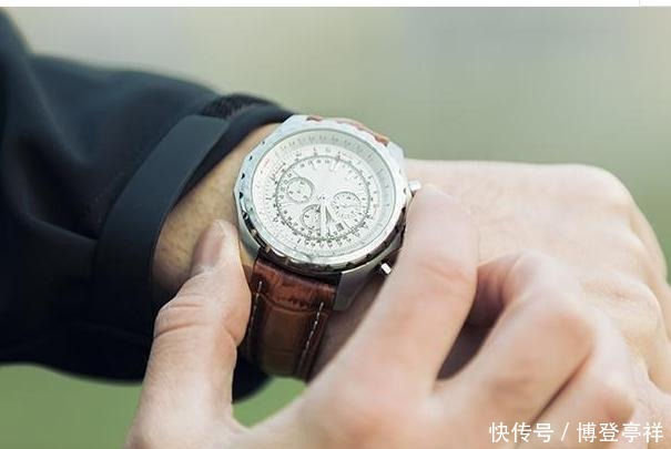 傻傻|男人要明白“戴手表”含义是什么,别傻傻什么都不知,一定要了解