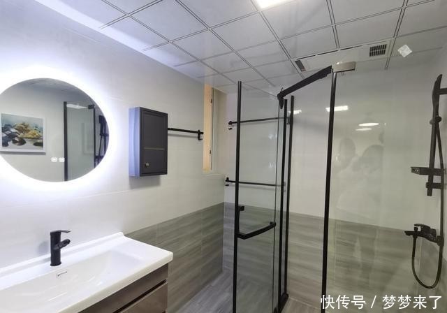 家具|看她家极简装修,全屋舍弃吊顶,电视墙不做造型,还没家具很漂亮