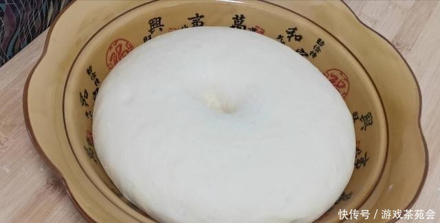 爱吃发面烙饼的收藏了，试试这样做，非常好吃，我家一周吃好几次！