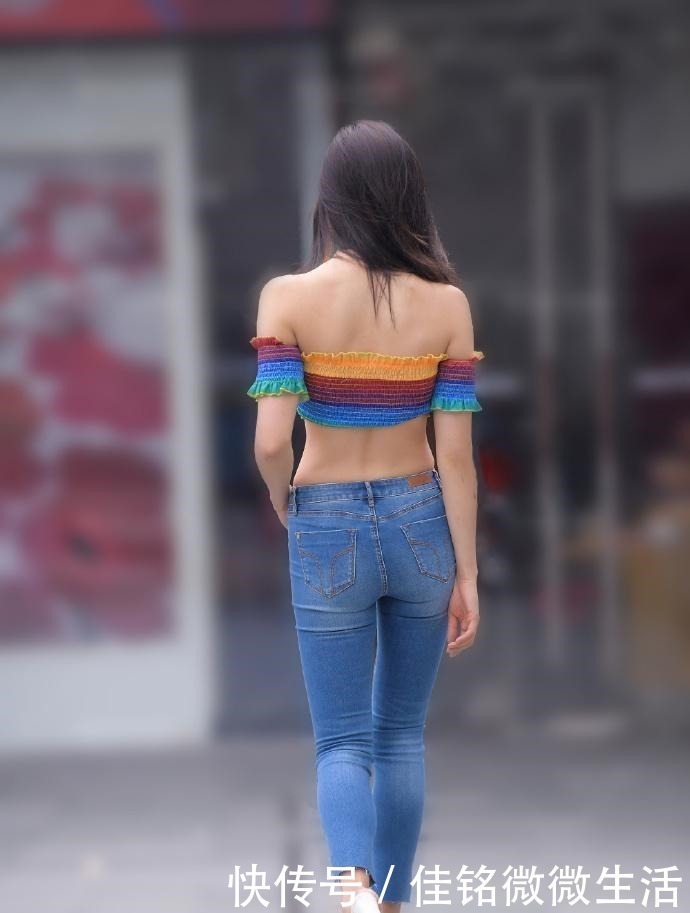小妹妹|街拍小姐姐穿彩虹特色衣服出街,这道风景线很可以!
