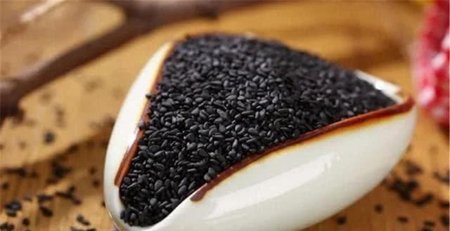 黑豆|女人白发多不用慌, 平时多吃这几样, 不用染白发慢慢变黑发