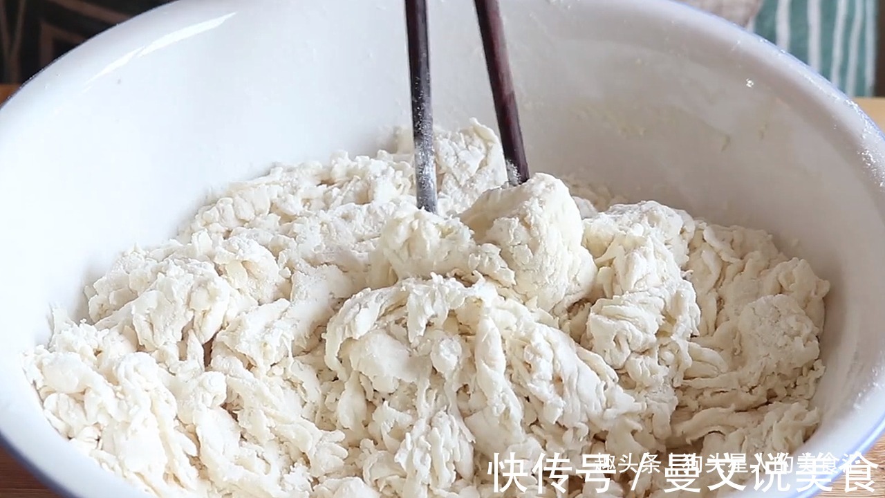 我家隔三差五做这锅菜卷,松软鲜香易消化,层层裹着馅料,太香了