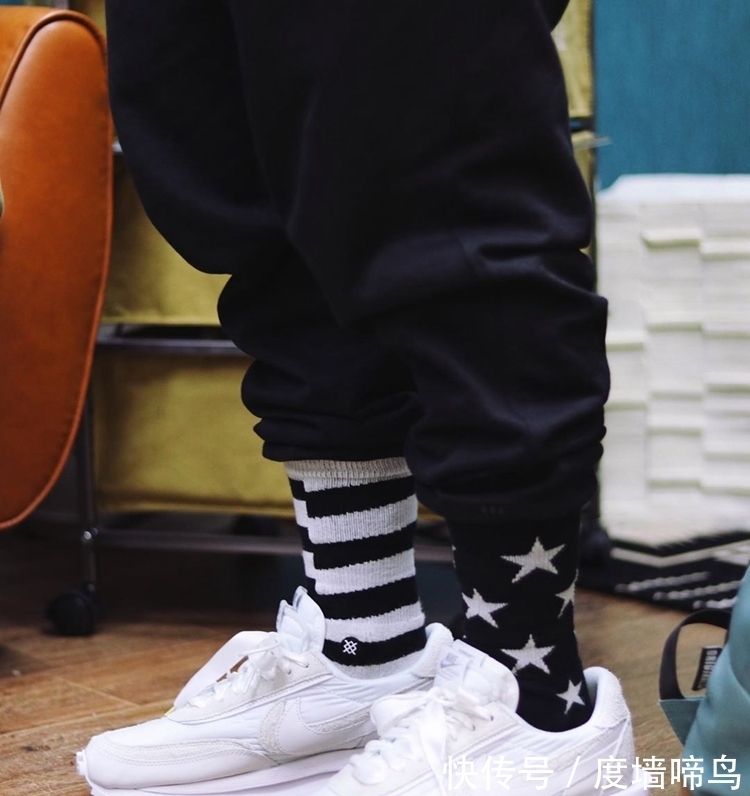 ldv 最新上脚图来了!纯色Sacai x Nike LDV Waffle还能这样穿