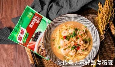 好吃|几分钟就搞定的鲜虾面,作为早餐营养又好吃,做法还简单