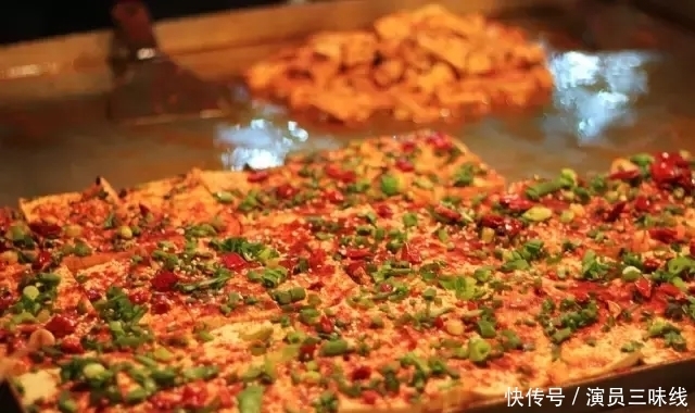 最爱|10种平价路边摊美食,用生活费买来吃,哪种是你的最爱呢?