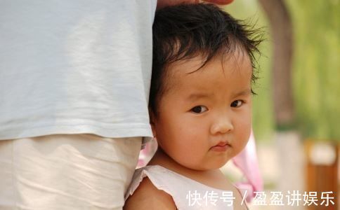 倩倩|已经满两岁的宝宝,这三个技能都掌握了吗?全部做到说明发育达标