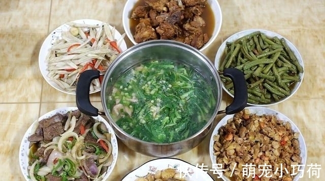 晚餐|四线城市的一家晚餐，一桌菜才花100多，网友：令人羡慕的物价