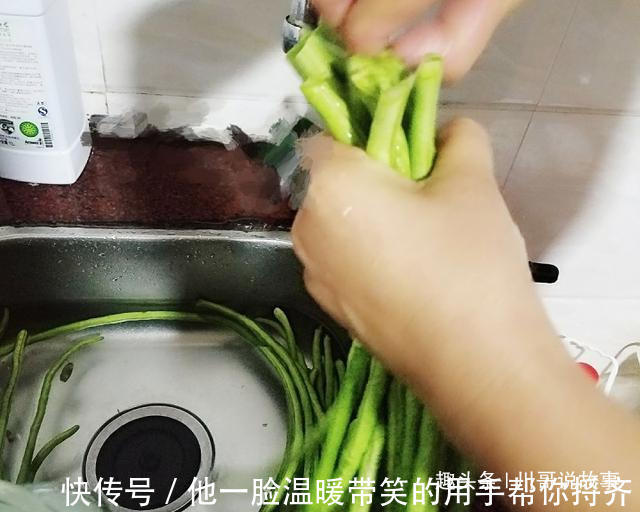 用清水腌酸豆角大厨别再这样做,改用淘米水,豆角好吃还节约