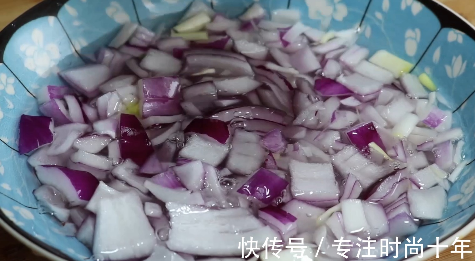 容器|洋葱是个宝,一次做3瓶,80岁奶奶每天都吃,身体棒,睡眠好