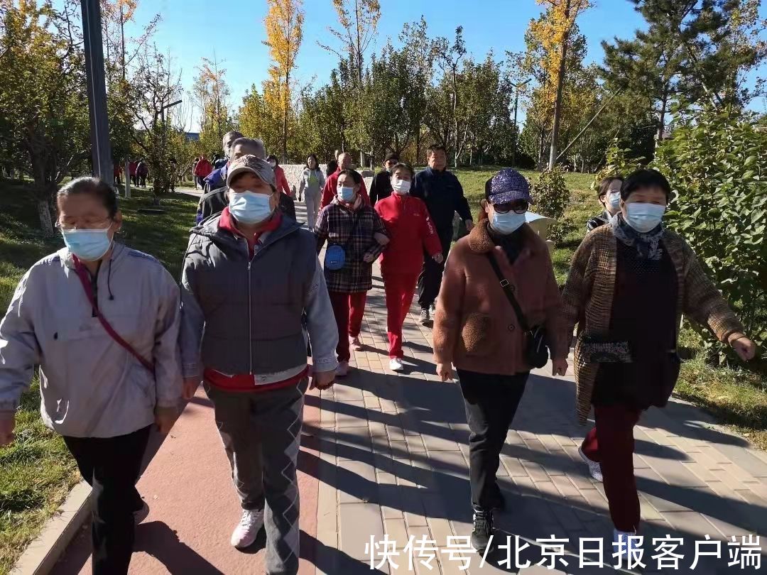 古城街道@古城街道十万平社区举办“喜迎冬奥，社区居民健步走”活动