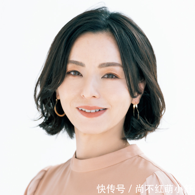 发梢|女人一旦到了40，发型建议“弃长选短”，试试这些妈妈卷，很减龄