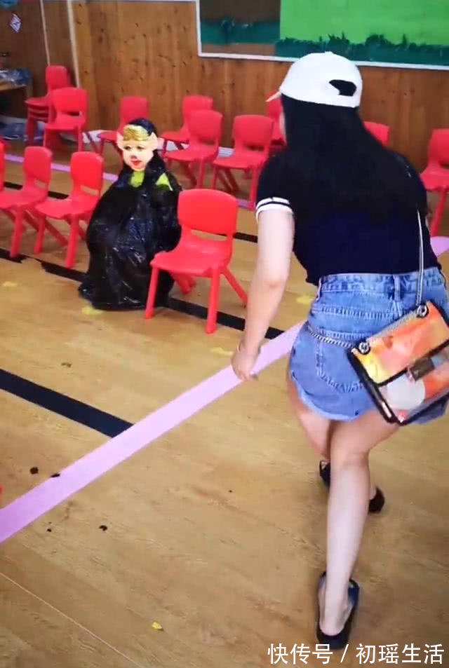 家长|妈妈忘了女儿的亲子活动,宝宝坚持到最后,妈妈赶到时场景太暖心