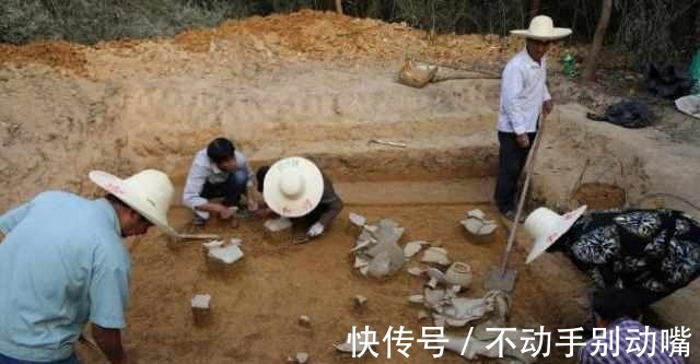 李昇$小孩发现开国皇帝墓葬,考古专家冲进去,看见八个字,气得够呛!